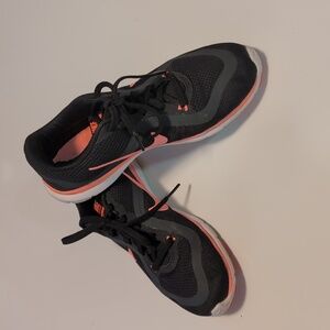 Nike - Women's - Training shoe - Size 6
